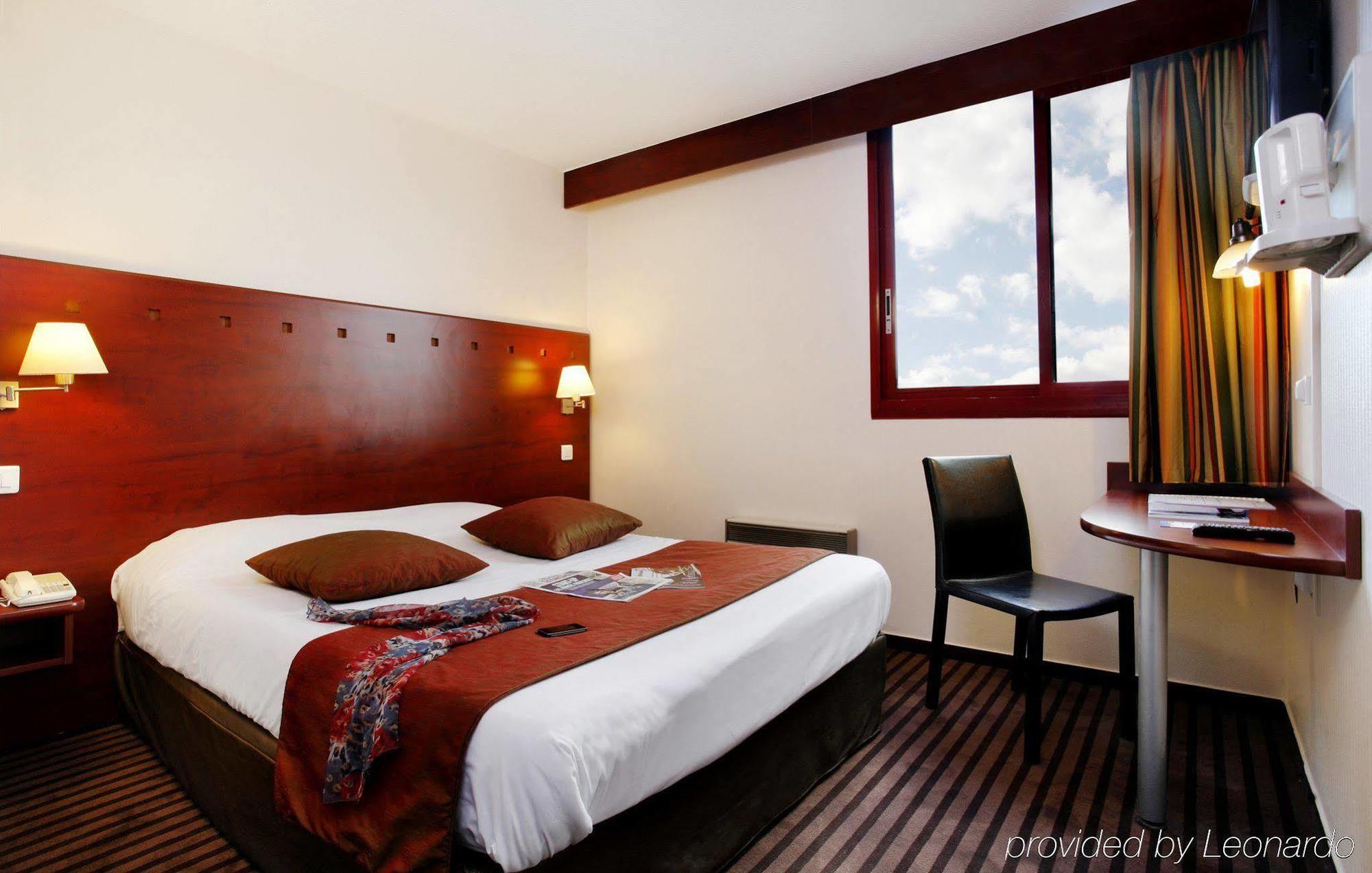Hotel Gallieni ジュヌヴィリエ エクステリア 写真